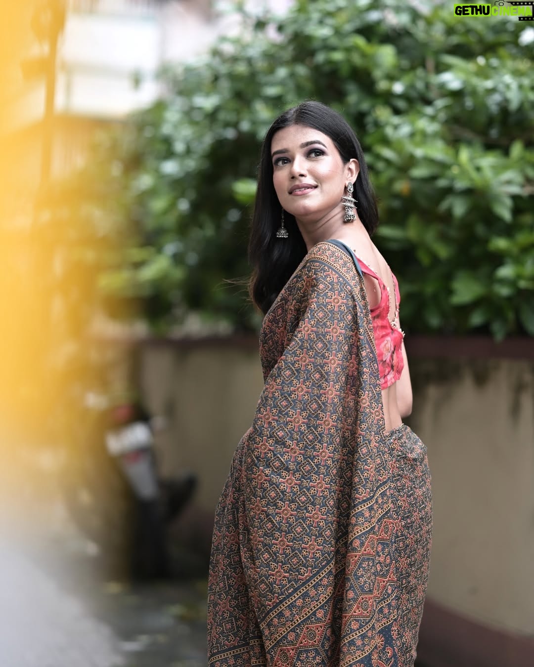 Ayendri Lavnia Roy - 3.4K Likes - খুঁজে পেয়েছি তোমায় বড়ো অপেক্ষার পর
When you look back…. You should always recall the past what made you a better person today… ❤️
Behind the lens @storiesby_sujoybiswas 
Shoot organised by @rony99official 
Makeover by @parveensarika98 
Studio @lastpassionstudio 
#photo #photoshoot #natural #withoutfilter