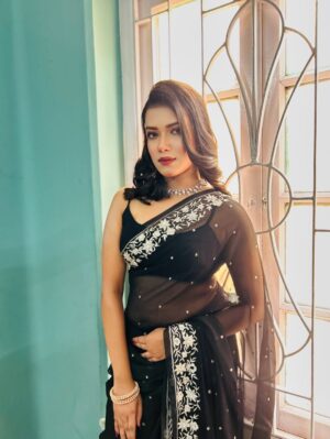 Ayendri Lavnia Roy Instagram - Introducing ADHARA SINHA to you all.
I am a part of GEETA LLB since today 
Keep watching GEETA LLB at 6:30PM only on @starjalsha 
Thank you Snehasish Chakraborty sir for this opportunity! 😊🙏🏻
@bluesproductions_