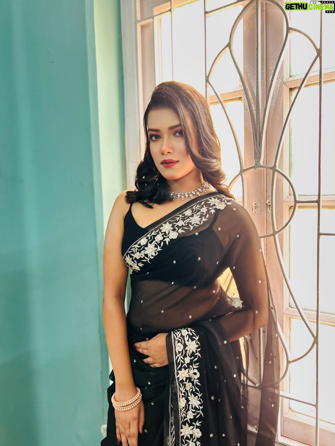 Ayendri Lavnia Roy - 3.4K Likes - Introducing ADHARA SINHA to you all.
I am a part of GEETA LLB since today 
Keep watching GEETA LLB at 6:30PM only on @starjalsha 
Thank you Snehasish Chakraborty sir for this opportunity! 😊🙏🏻
@bluesproductions_