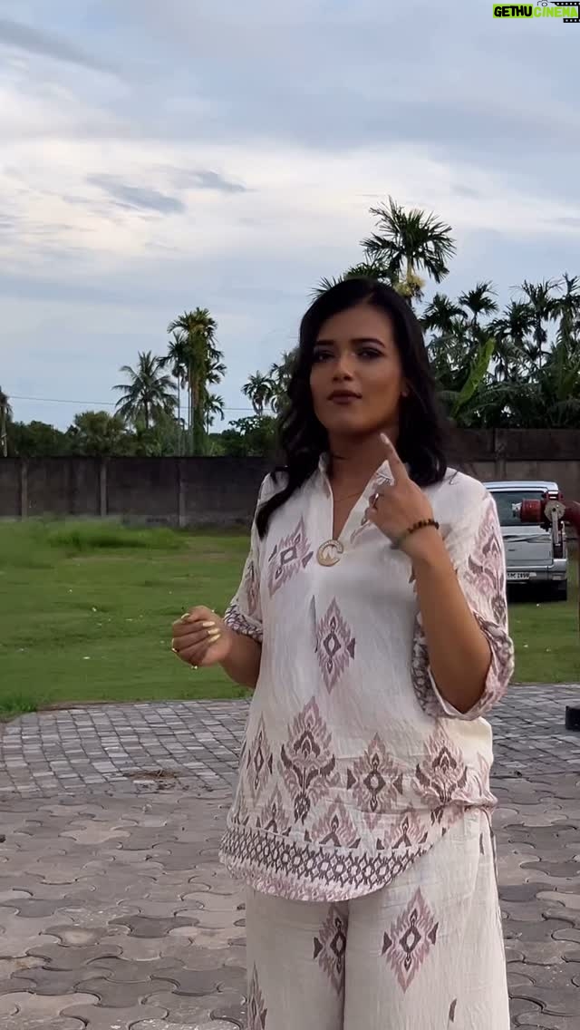 Ayendri Lavnia Roy - 4.9K Likes - Chal shaky shaky haan… ❤️

Keep watching GEETA LLB at 6:30PM only on @starjalsha