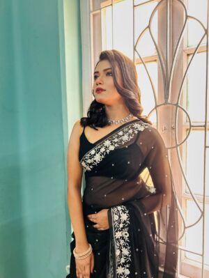 Ayendri Lavnia Roy Instagram - Introducing ADHARA SINHA to you all.
I am a part of GEETA LLB since today 
Keep watching GEETA LLB at 6:30PM only on @starjalsha 
Thank you Snehasish Chakraborty sir for this opportunity! 😊🙏🏻
@bluesproductions_