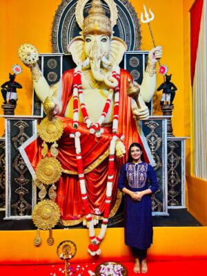 Ayendri Lavnia Roy Instagram - Ganpati Bappa Mourya ❤️❤️🙏🏻
Shob bhalo hok….