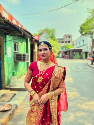 Ayendri Lavnia Roy Instagram - A subtle wedding look is always a game changer 😄🤭❤️ and if it is with a bomb then 😂 @zeebanglaofficial