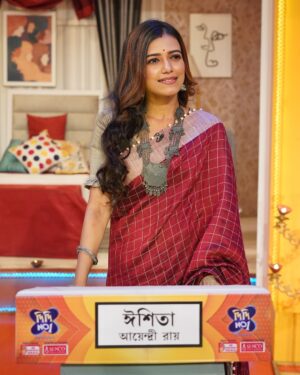 Ayendri Lavnia Roy Instagram - A heartfelt note to Ishita…❤️
I lived in you Mrs. ISHITA ROY CHOWDHURY for long two plus years. 
You were never bad, you were bad because you believed and loved someone who ultimately ditched you for his own good 😁 (reality check to many) 
You couldn’t be happy in your married life because you were too ambitious to live with a man with lesser ambitions. I get it. 😄
Ishita has a part of my existence, routine and even my ups and downs. Adios Ishita! I hope you come out of the jail someday and start a new life without any Rudra or Tamal and achieve your dreams this time.( Just an actor’s imagination😃) 
Thank you @zeebanglaofficial , Rakhi di, Souvik da, Srijit da,Krishanu da, Saheli di and full team of Phulki to make Ishita such a widely acceptable character. 
Bhebechilam eta winning speech e bolbo but sujog ta Ishita r jonno asheni 👆🏻😄 
…
Till then KEEP WATCHING GEETA LLB at 6:30PM ONLY ON STAR JALSHA ❤️❤️