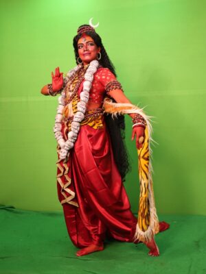 Ayendri Lavnia Roy Instagram - Maa Bhairavi ❤️🙏🏻🧿
It is a surreal feeling to even touch half of the energy of maa bhairavi through these makeup, costume and ambience. 
Thank you @rupashya_saha for this experience! 
Thank you @bibek_roy_mua for this makeover! ❤️