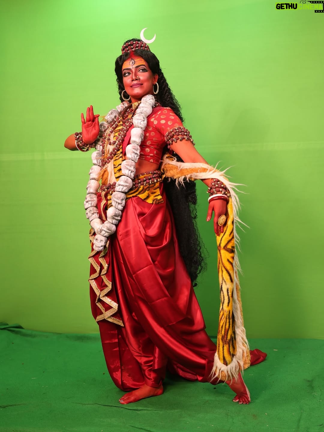 Ayendri Lavnia Roy - 4.2K Likes - Maa Bhairavi ❤️🙏🏻🧿
It is a surreal feeling to even touch half of the energy of maa bhairavi through these makeup, costume and ambience. 
Thank you @rupashya_saha for this experience! 
Thank you @bibek_roy_mua for this makeover! ❤️
