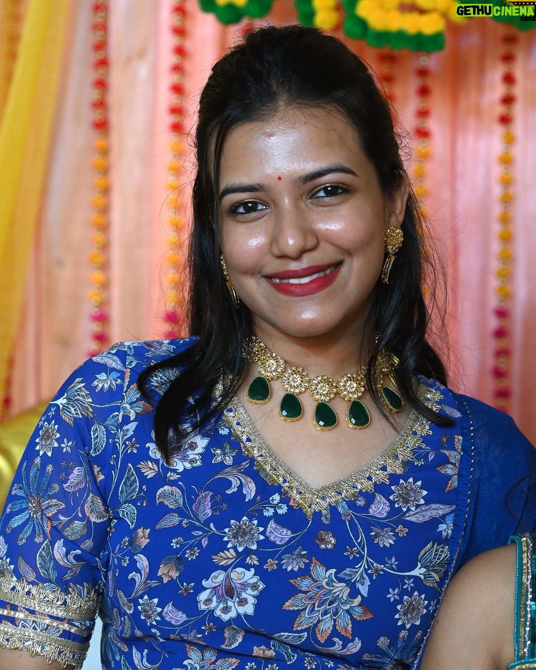 Ayendri Lavnia Roy - 9.6K Likes - I can even visit wedding occasions without makeup 😂
Keeping it simple always 🤭