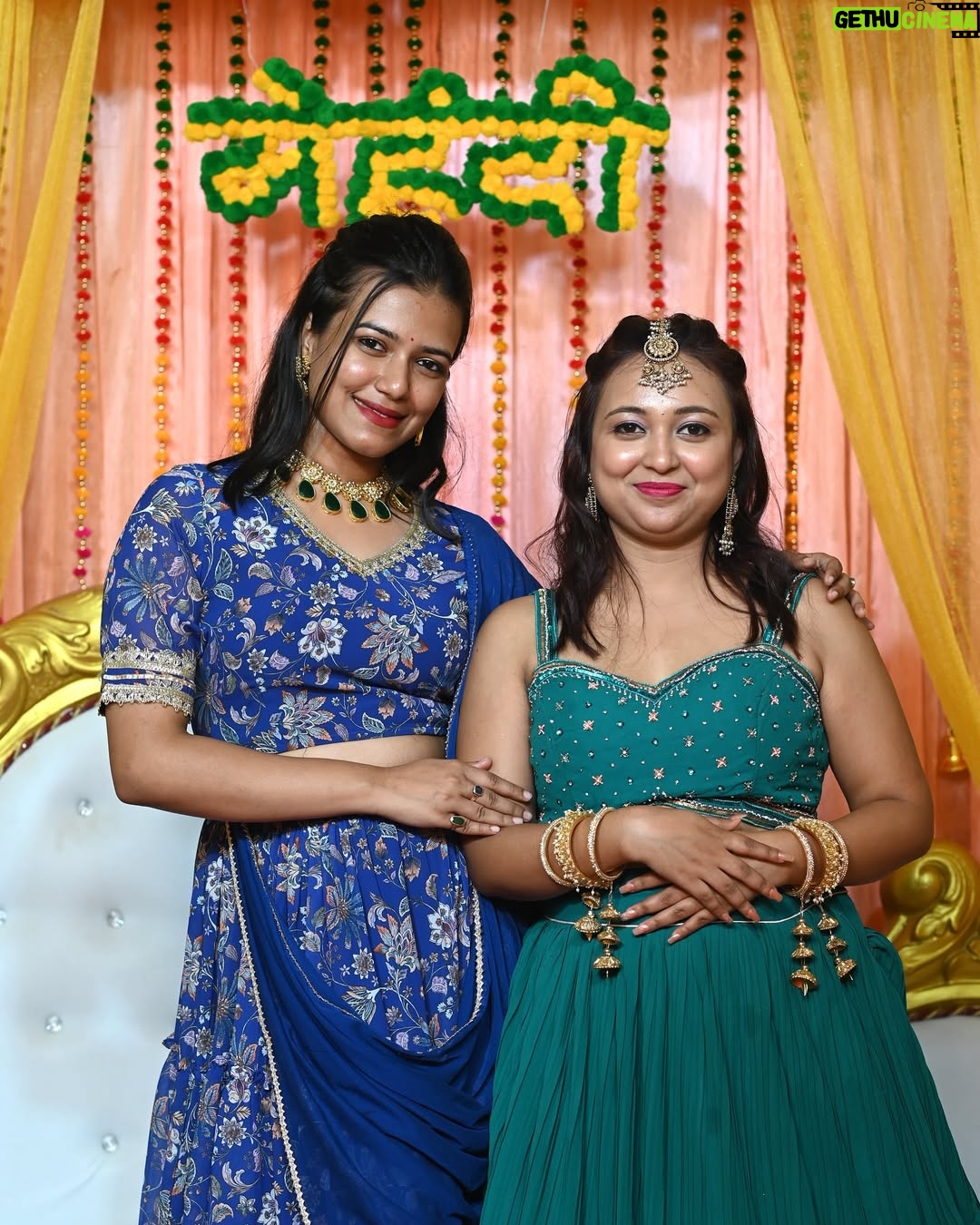Ayendri Lavnia Roy - 9.6K Likes - I can even visit wedding occasions without makeup 😂
Keeping it simple always 🤭