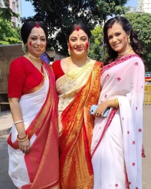 Ayendri Lavnia Roy Instagram - A heartfelt note to Ishita…❤️
I lived in you Mrs. ISHITA ROY CHOWDHURY for long two plus years. 
You were never bad, you were bad because you believed and loved someone who ultimately ditched you for his own good 😁 (reality check to many) 
You couldn’t be happy in your married life because you were too ambitious to live with a man with lesser ambitions. I get it. 😄
Ishita has a part of my existence, routine and even my ups and downs. Adios Ishita! I hope you come out of the jail someday and start a new life without any Rudra or Tamal and achieve your dreams this time.( Just an actor’s imagination😃) 
Thank you @zeebanglaofficial , Rakhi di, Souvik da, Srijit da,Krishanu da, Saheli di and full team of Phulki to make Ishita such a widely acceptable character. 
Bhebechilam eta winning speech e bolbo but sujog ta Ishita r jonno asheni 👆🏻😄 
…
Till then KEEP WATCHING GEETA LLB at 6:30PM ONLY ON STAR JALSHA ❤️❤️