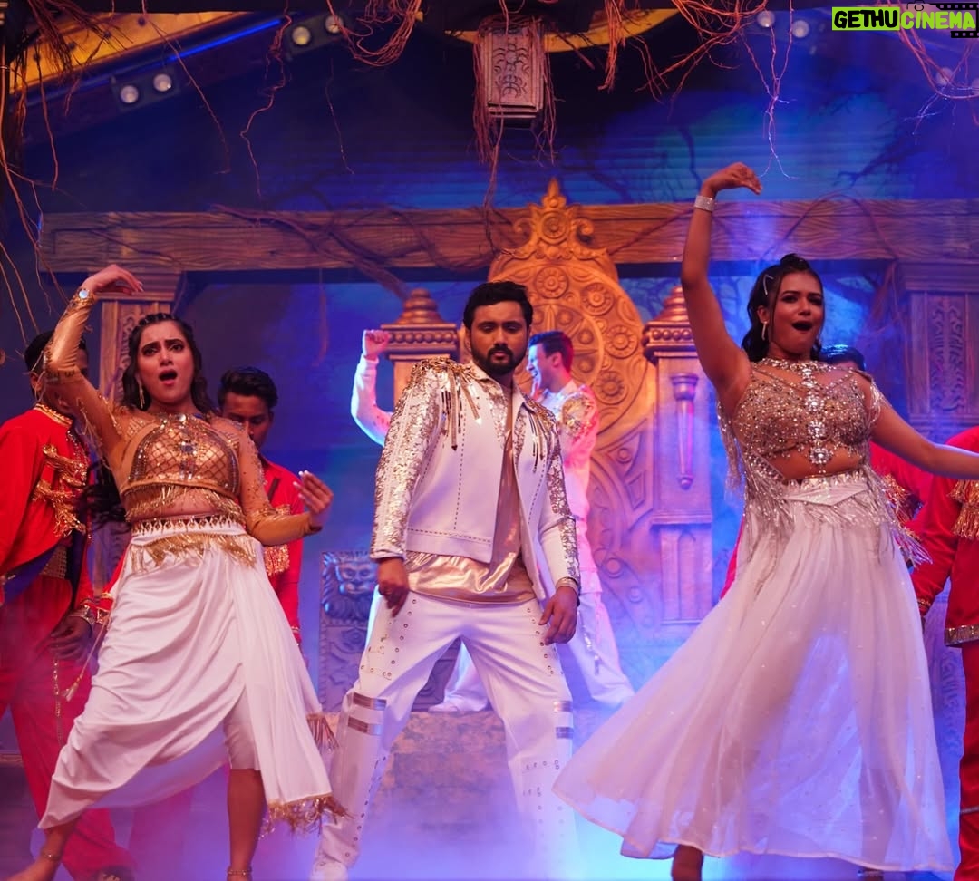 Ayendri Lavnia Roy - 6K Likes - Watch our power packed performance tomorrow only on @zeebanglaofficial at 7:30PM
Kal Zee Banglar shonar shongsharer 25 tomo borsher ujjapon hobe 
Dekhte bhulben na kintu 
P.C @mrinmoysiva 

With @surabhimallick_official & @its_me_arka_chakraborty on stage 🔥