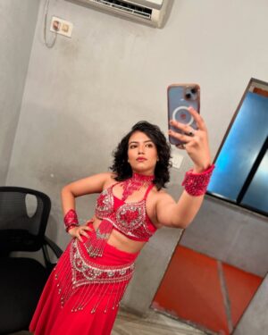 Ayendri Lavnia Roy Instagram - Makeup room diaries ❤️🔥🙈
Red always gives you confidence