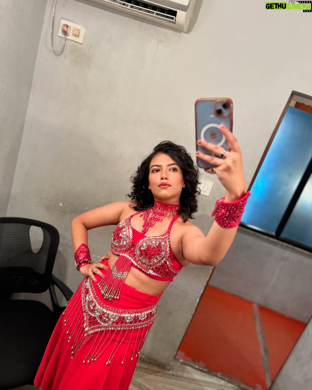 Ayendri Lavnia Roy - 2.1K Likes - Makeup room diaries ❤️🔥🙈
Red always gives you confidence