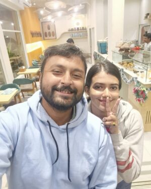 Ayendri Lavnia Roy Instagram - I have the best brother in the world and it is his birthdayyyyy….. BHAIYAAAAA happy birthdayyyyy!!! ❤️❤️❤️❤️ I love youuuu and you know you’re the best…. And I can cut people into pieces if they try to harm you…like I did with one (metaphorically)