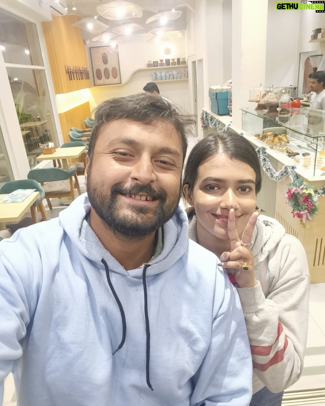 Ayendri Lavnia Roy - 2.6K Likes - I have the best brother in the world and it is his birthdayyyyy….. BHAIYAAAAA happy birthdayyyyy!!! ❤️❤️❤️❤️ I love youuuu and you know you’re the best…. And I can cut people into pieces if they try to harm you…like I did with one (metaphorically)