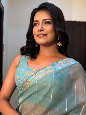 Ayendri Lavnia Roy Instagram - ADHARA SINHA is here 🔥
Dekhte thakun GEETA LLB only on @starjalsha STAR JALSHA at 6:30 PM 
Geeta r notun case shuru hoyeche.. ja bujjhi dekhte bhulben na. 😊❤️ #geetallb #geetallb❤️ #starjalsha @bluesproductions_