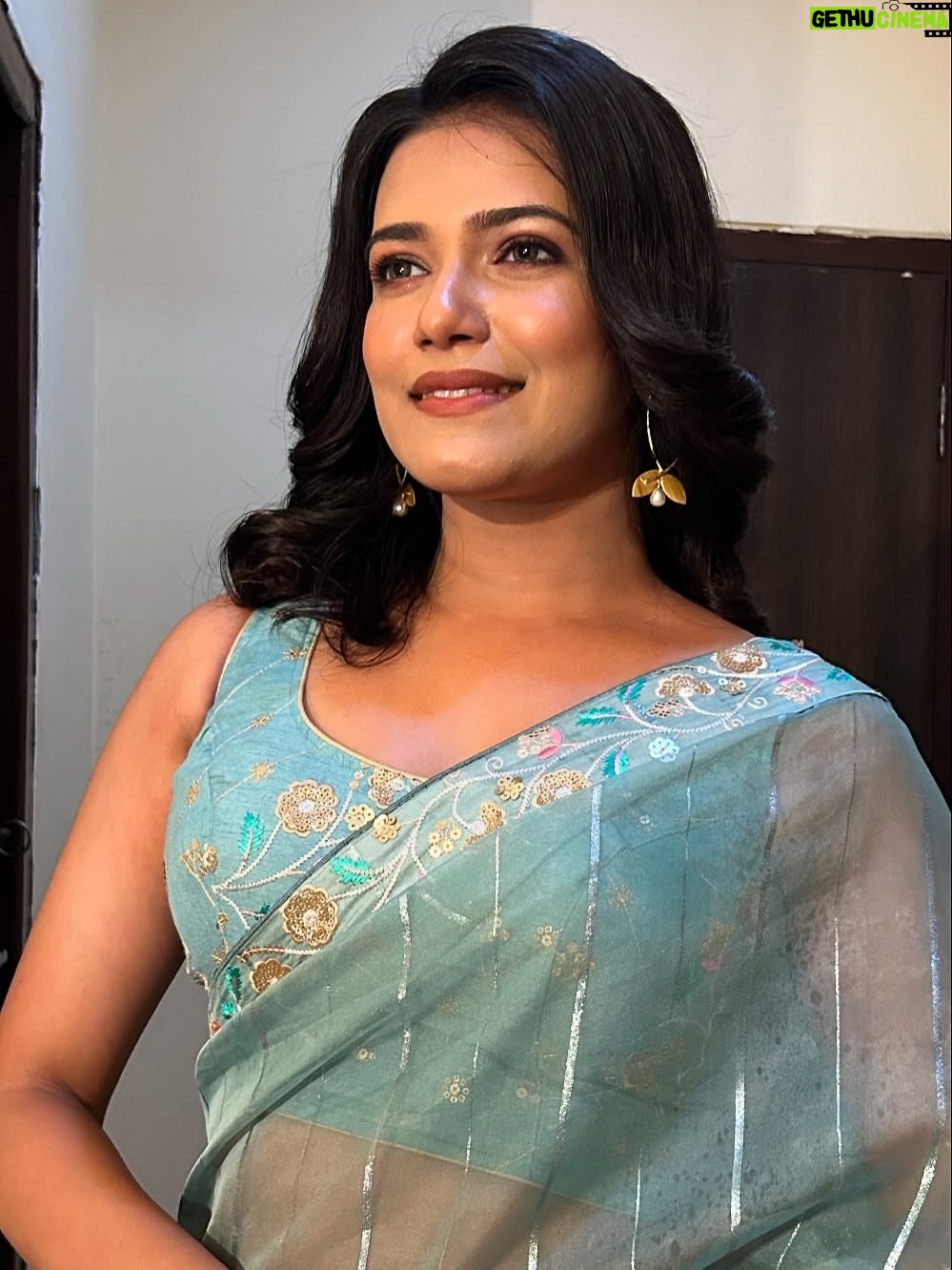 Ayendri Lavnia Roy - 3.7K Likes - ADHARA SINHA is here 🔥
Dekhte thakun GEETA LLB only on @starjalsha STAR JALSHA at 6:30 PM 
Geeta r notun case shuru hoyeche.. ja bujjhi dekhte bhulben na. 😊❤️ #geetallb #geetallb❤️ #starjalsha @bluesproductions_