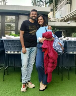 Ayendri Lavnia Roy Instagram - I have the best brother in the world and it is his birthdayyyyy….. BHAIYAAAAA happy birthdayyyyy!!! ❤️❤️❤️❤️ I love youuuu and you know you’re the best…. And I can cut people into pieces if they try to harm you…like I did with one (metaphorically)
