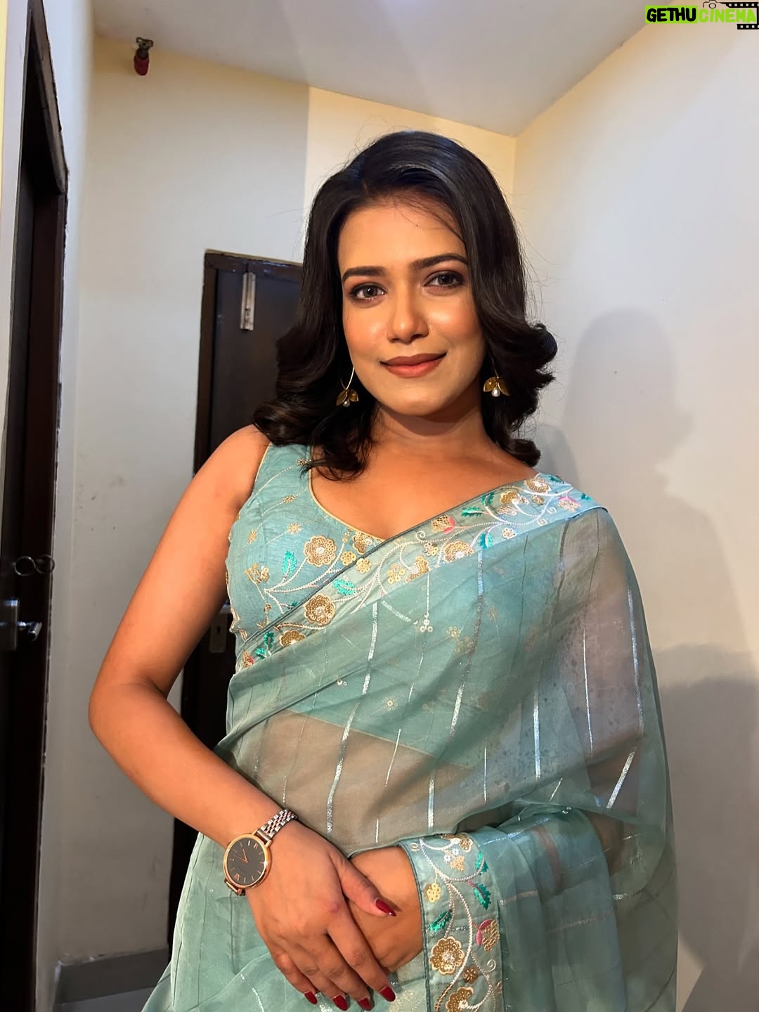 Ayendri Lavnia Roy - 3.7K Likes - ADHARA SINHA is here 🔥
Dekhte thakun GEETA LLB only on @starjalsha STAR JALSHA at 6:30 PM 
Geeta r notun case shuru hoyeche.. ja bujjhi dekhte bhulben na. 😊❤️ #geetallb #geetallb❤️ #starjalsha @bluesproductions_