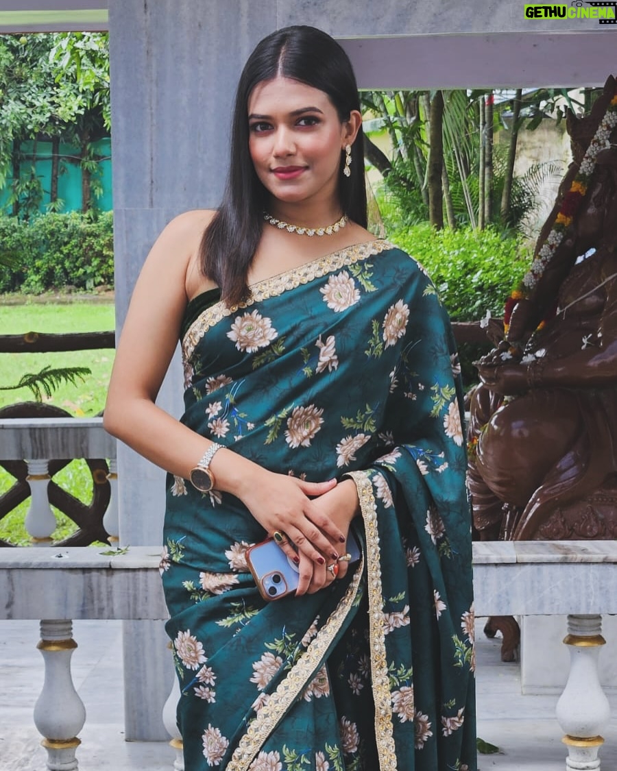 Ayendri Lavnia Roy - 4.8K Likes - As I am done with my hindi series, 
Here I am in my city, starting a new character and a new chapter… As many of you have watched me on precap already and asking me about it… 
So yes! 
Here I welcome this lady on my feed… 
Ke? Keno? Ki bishoye!? Jante hole————-
Dekhte thakun KON GOPONE MON VESHECHE only on ZEE BANGLA at 9:00PM @zeebanglaofficial AND anytime on @zee5_bangla ZEE5 app… 
Thank you! Zee Bangla, Souvik Da and ofcourse Srijitaa di!! ❤️
