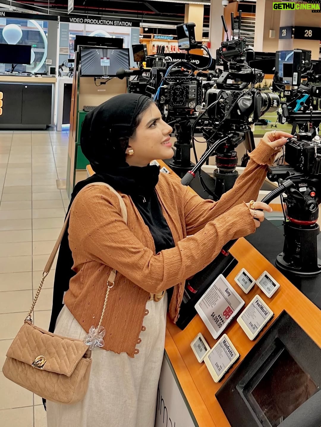 Ayesha Ijaz - 521 Likes - august diaries: cozy corners, delicious bites,
& that happyyy feeling of being lost in a world of cameras.🫀🥹🤍