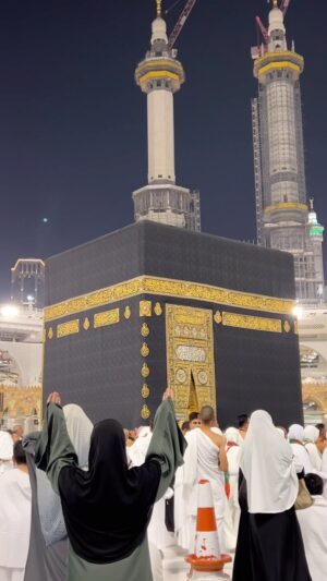 Ayesha Ijaz Instagram - Ramadan blessings to you, your family, and all Muslims worldwide! May this month be full of love, peace, and prayers for those in need. I really wish I could be in Mecca right now, but let’s cherish the memories from my first Umrah last year! 🌙✨#ayeshaijazblogg