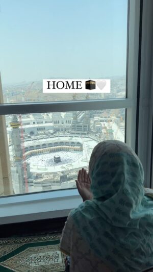 Ayesha Ijaz Instagram - Pov: what else do you need when you are in Allah’s house with your parents 🕋❤️
Alhamdulillan Alhamdulillah!! #umrahwithparents