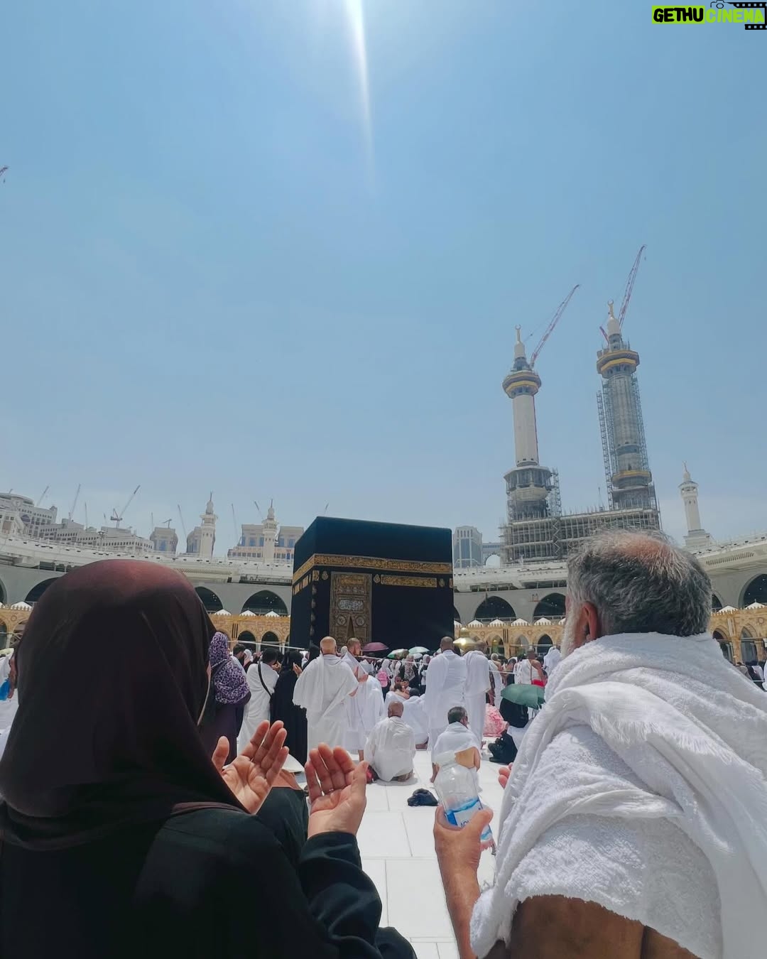Ayesha Ijaz - 3K Likes - GRATEFUL! 🤍 #jummahmubarak #umrahwithparents #alhamdulillah