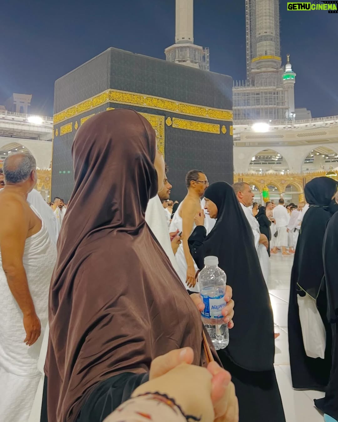 Ayesha Ijaz - 3K Likes - GRATEFUL! 🤍 #jummahmubarak #umrahwithparents #alhamdulillah