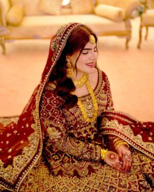 Ayesha Ijaz Instagram - Pictures that never made it to the feed - the first & last one are my favorites! 🤪 

#hamzakiayesha 
[ Wedding pictures , Red , whites , nikkah , barat , mehndi ]