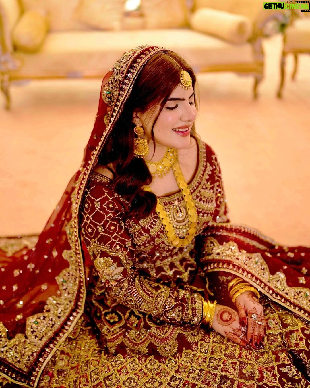 Ayesha Ijaz - 3.9K Likes - Pictures that never made it to the feed - the first & last one are my favorites! 🤪 

#hamzakiayesha 
[ Wedding pictures , Red , whites , nikkah , barat , mehndi ]