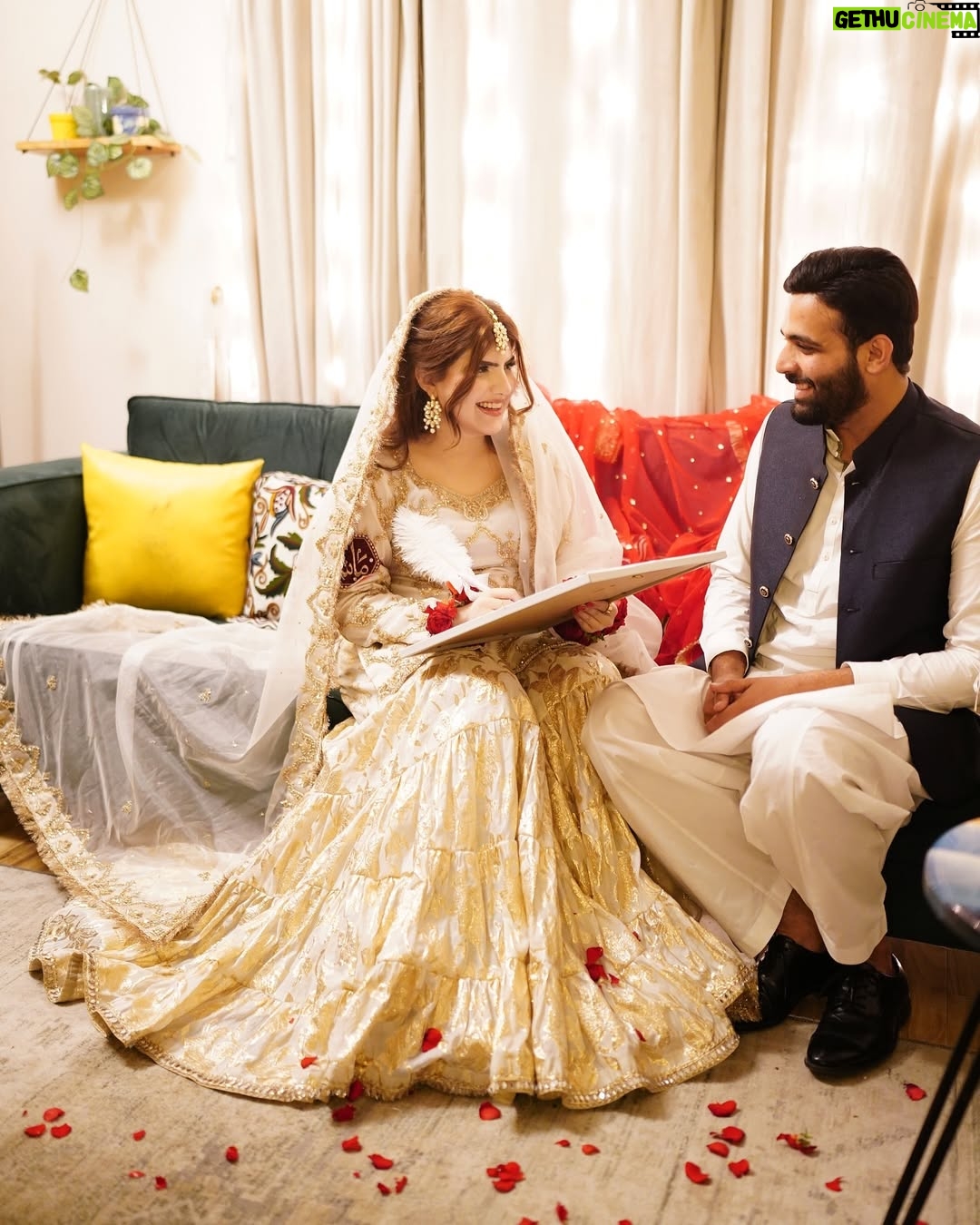 Ayesha Ijaz - 3.9K Likes - Pictures that never made it to the feed - the first & last one are my favorites! 🤪 

#hamzakiayesha 
[ Wedding pictures , Red , whites , nikkah , barat , mehndi ]
