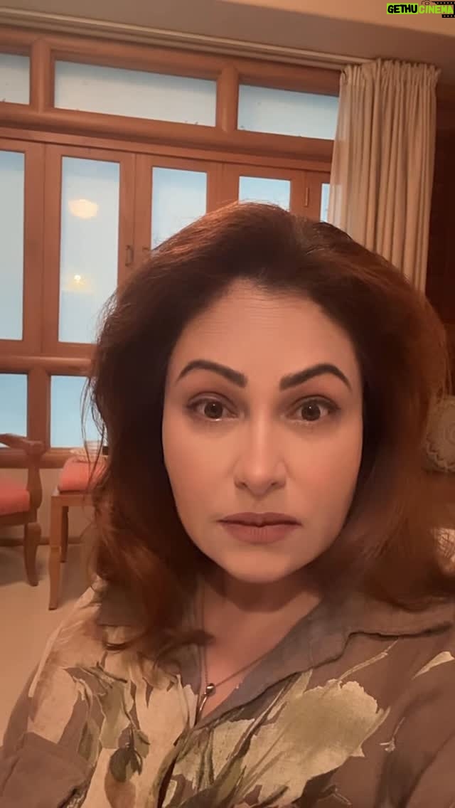Ayesha Jhulka - 10K Likes - They say love is blind… 
clearly, marriage is the proof 🤓😜🤪

#instagood #marriage #funny #reels