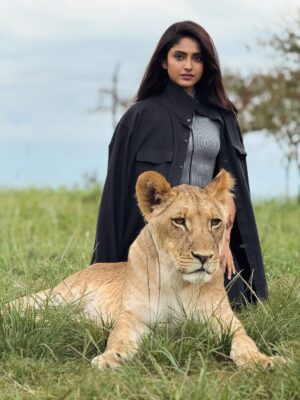 Ayesha Zeenath Instagram - Queen  of the Jungle 👑 

:
:
:

#happy #africa #jungle #travelgram #aysha #love #life
