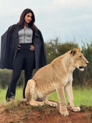 Ayesha Zeenath Instagram - Queen  of the Jungle 👑 

:
:
:

#happy #africa #jungle #travelgram #aysha #love #life