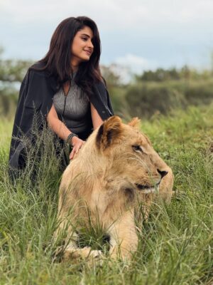 Ayesha Zeenath Instagram - Queen  of the Jungle 👑 

:
:
:

#happy #africa #jungle #travelgram #aysha #love #life