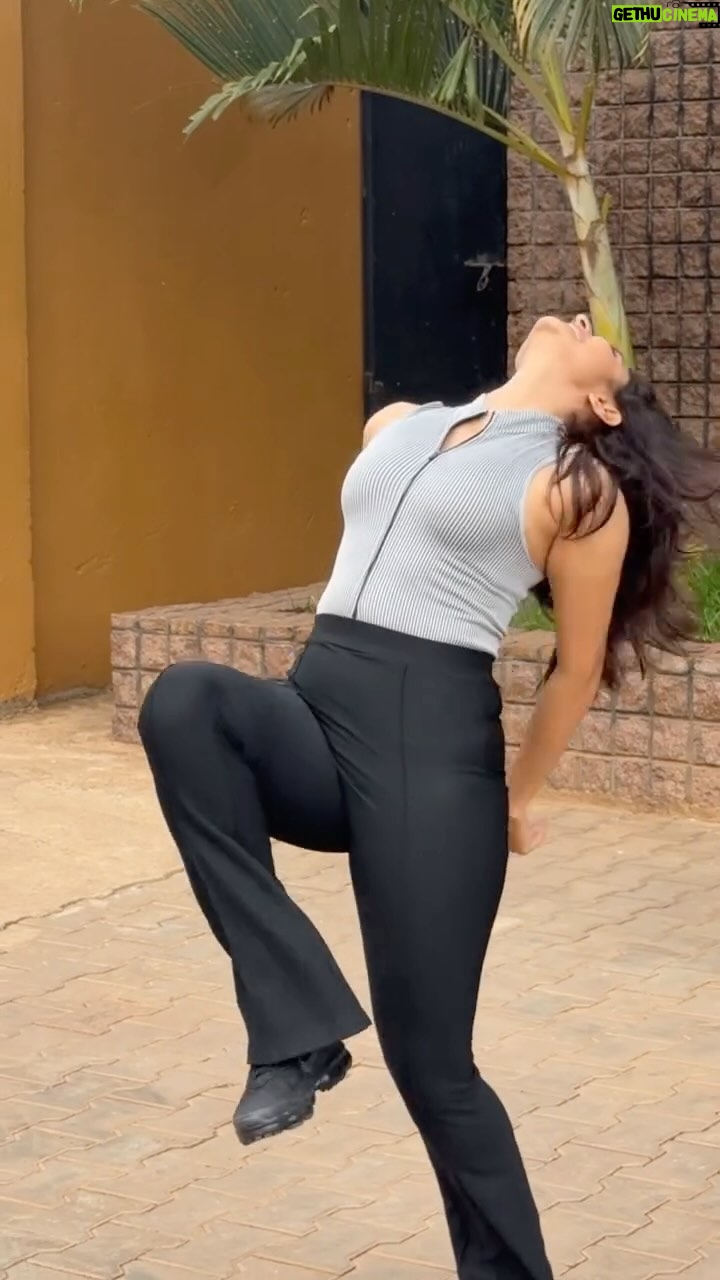 Ayesha Zeenath - 298.8K Likes - Enakunnneee pudikthuuuuuuu🤍🫶🏻

:
:
:
:
:: #reels #fun #love #trend #munnalananuvara #happy #soul