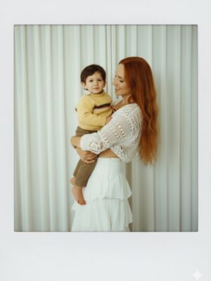 Başak Gümülcinelioğlu Instagram - Kendi çocukluğumuza sarıldık önce. Sonra birbirimizin çocukluklarına, anılarına, yaralarına, başkalarının görmediği anlamadığı taraflarımıza. Çocukluklarımız bir diğerini gördü, sarıldı birbirlerine. Sonra biz hep beraber bir aile olmaya karar verdik.

Uzun zamandır paylaştığımız bu halin, bu meselenin, AI sayesinde realize olması gözlerimizi de yaşarttı doğrusu.

Uzun kirpikli boncuk gözlü sarı kazaklı naif çocuğu da , turuncu küt saçlı pembe elbiseli hiperaktif meraklı çocuğu da — ayrı ayrı sevmeyi , anlamayı da… Her gün, başka bir sabaha ve başka bir hikâyeye yeniden başlar gibi başlamayı da öğrendik. 

Çok şükür. 
Belki de hayatın tüm meselesi de tam olarak budur zaten. ✨
•••
We first embraced the children we once were.
Then we embraced each other’s childhoods, memories, and hidden wounds.
Our childhoods recognized one another, understood one another — and together, we chose to be a family.

To see this long-shared truth realized before us through AI brought tears to our eyes.

The gentle boy in the yellow sweater,
with long lashes and wide, beautiful eyes…
and the curious, hyperactive girl with the orange bob and pink dress — we have learned to love and to understand them both, each in their own way.
Every day, we begin anew, as though stepping into another morning, another story.

Grateful.
Perhaps this is the very meaning of life. ✨