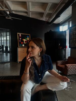 Bahar Şahin Instagram - Ben jean kadıyım sen seversin sevmezsin beni alakadar etmez 🌟