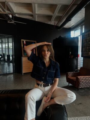 Bahar Şahin Instagram - Ben jean kadıyım sen seversin sevmezsin beni alakadar etmez 🌟