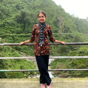 Bani Kaur Instagram - NATURE IS THE PUREST PORTAL TO INNER PEACE😌🍃🌺🏔️✨#trending #dehradun #farmhouselife #banivlogz #naturephotography