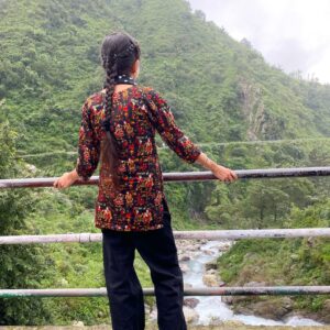 Bani Kaur Instagram - NATURE IS THE PUREST PORTAL TO INNER PEACE😌🍃🌺🏔️✨#trending #dehradun #farmhouselife #banivlogz #naturephotography