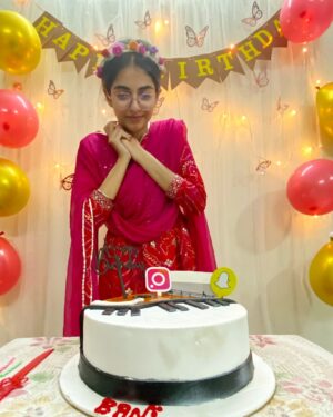 Bani Kaur Instagram - Thankyouu so much mumma for making my day soooo special😭♥️ thankyouu so much all my relatives ❤️🧿my best friend 🥰🧿my insta family 🙏🏻🌍 thankyouu so much each and everyone for giving me all the love happiness & amazing gifts, beautiful wishes✨, amazing stories 😇😭and lots of sagan 💰💵✨🥹 Waheguru ji mehar karan🙏🏻😇
