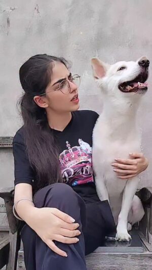 Bani Kaur Instagram - This securityguard needs a bodyguard🤣🤣