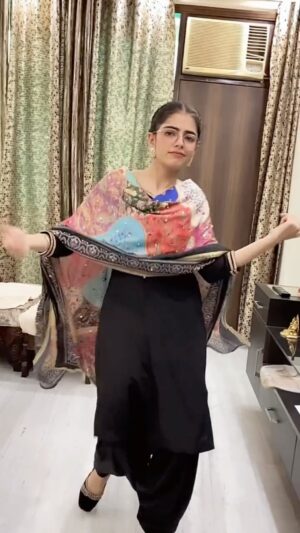 Bani Kaur Instagram - Kala kala suit billo ✨🖤