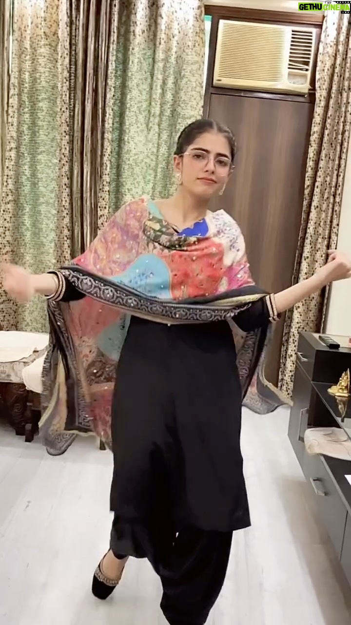 Bani Kaur - 1.8K Likes - Kala kala suit billo ✨🖤