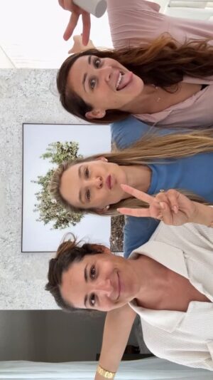 Bar Refaeli Instagram - Girlfriends who moisturize together, stay together 🫧🧴🧼
@livelle