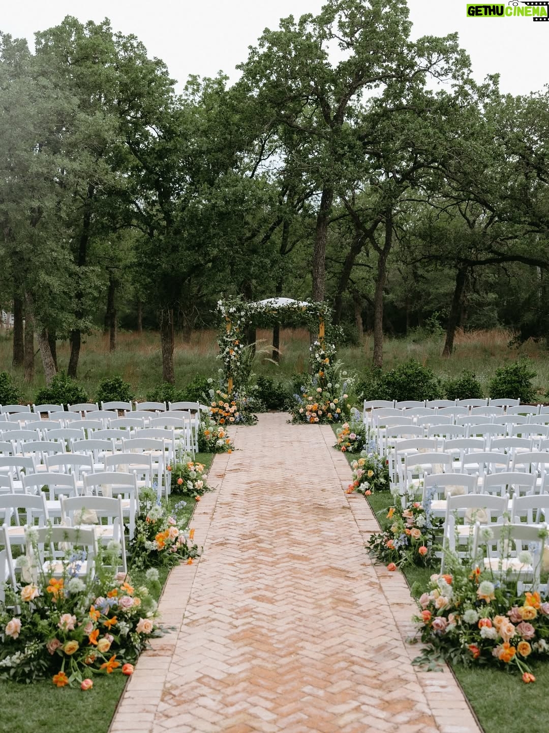 Barbara Dunkelman - 17.7K Likes - 04.26.2025 // Our ceremony 🤍

Photos by @stephanienaruphoto