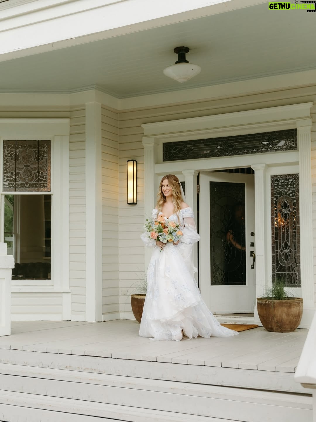 Barbara Dunkelman - 17.7K Likes - 04.26.2025 // Our ceremony 🤍

Photos by @stephanienaruphoto