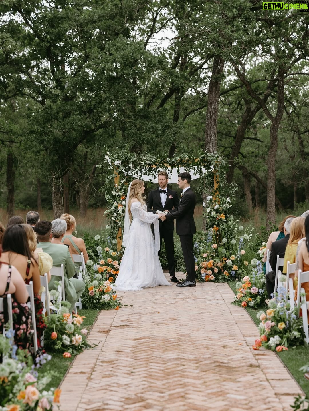Barbara Dunkelman - 17.7K Likes - 04.26.2025 // Our ceremony 🤍

Photos by @stephanienaruphoto