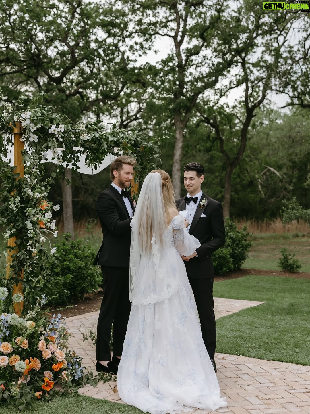Barbara Dunkelman - 17.7K Likes - 04.26.2025 // Our ceremony 🤍

Photos by @stephanienaruphoto